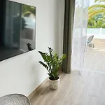 New Two Bedroom Apartment, Big Terrace & Sea View, Appartamento *