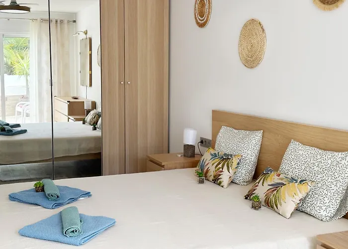 公寓 New Two Bedroom Apartment, Big Terrace & Sea View,