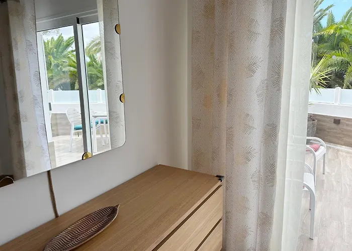 New Two Bedroom Apartment, Big Terrace & Sea View, * 阿德耶